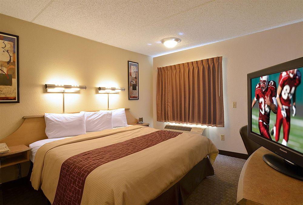 Red Roof Inn Indianapolis North - College Park Eksteriør billede